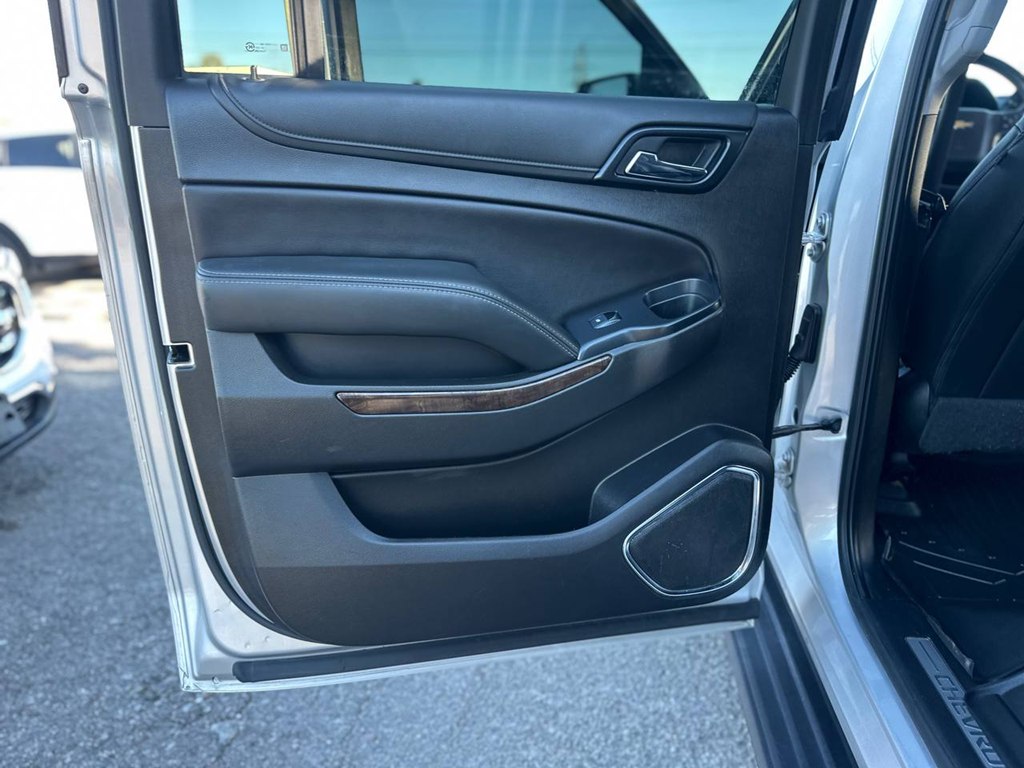 Photo 19 of this CHEVROLET SUBURBAN