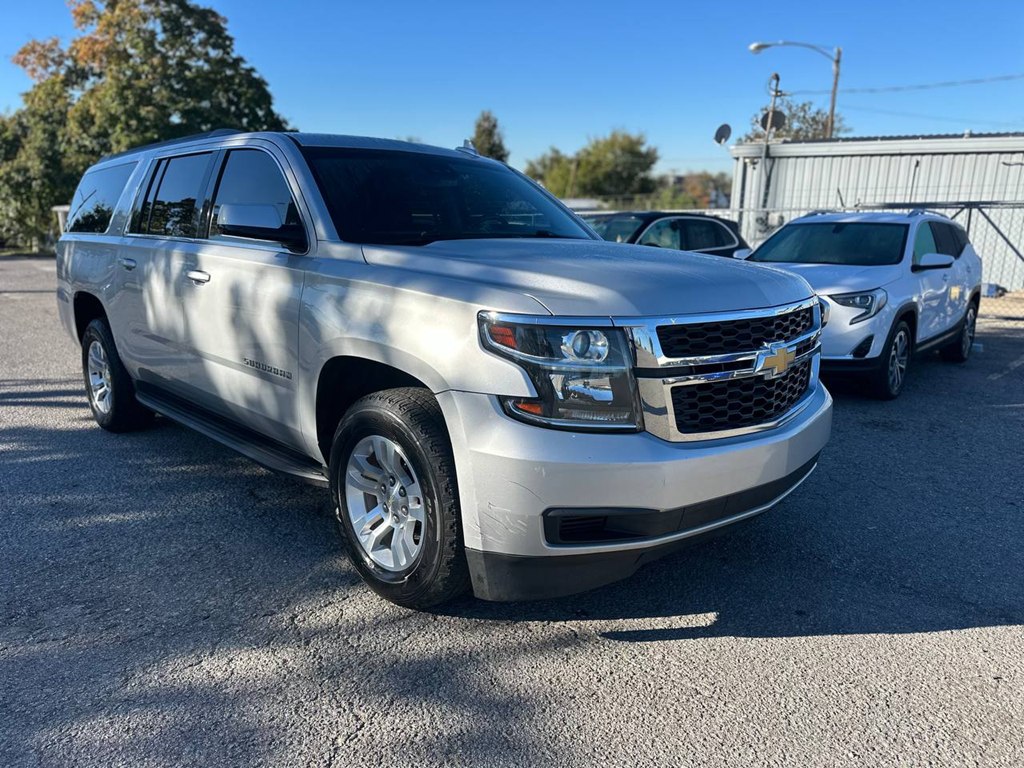 Photo 4 of this CHEVROLET SUBURBAN