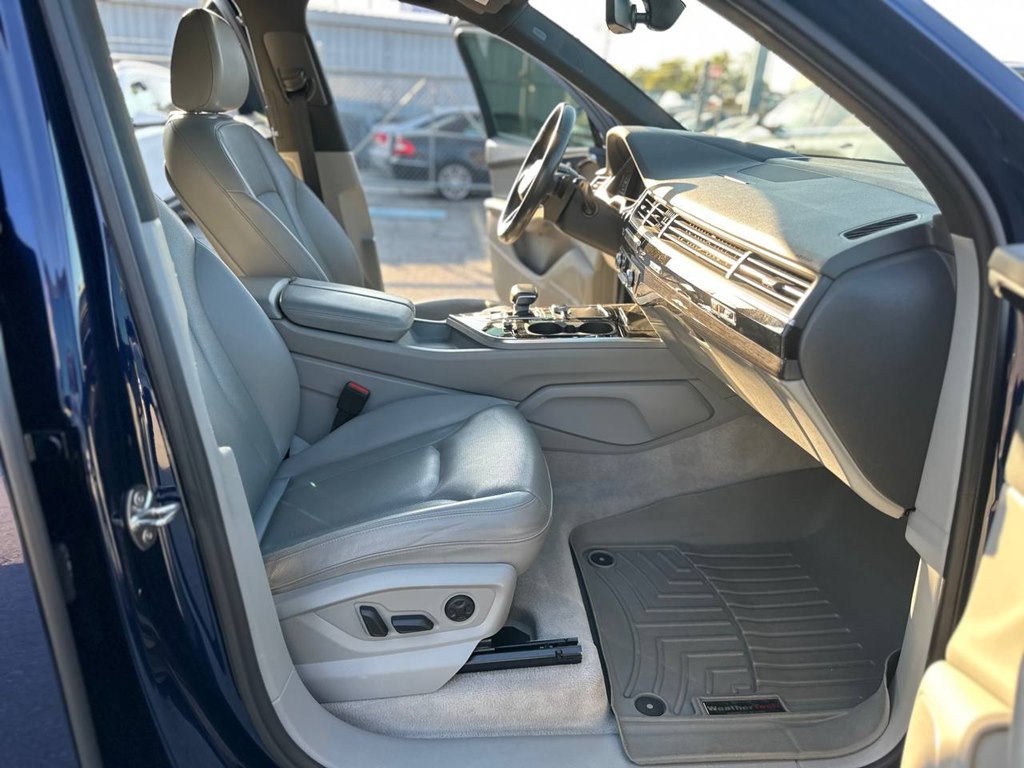 Photo 23 of this AUDI Q7