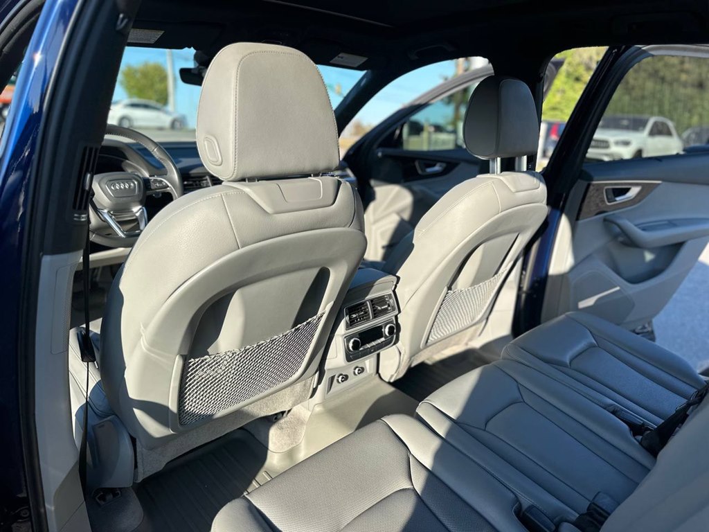 Photo 17 of this AUDI Q7