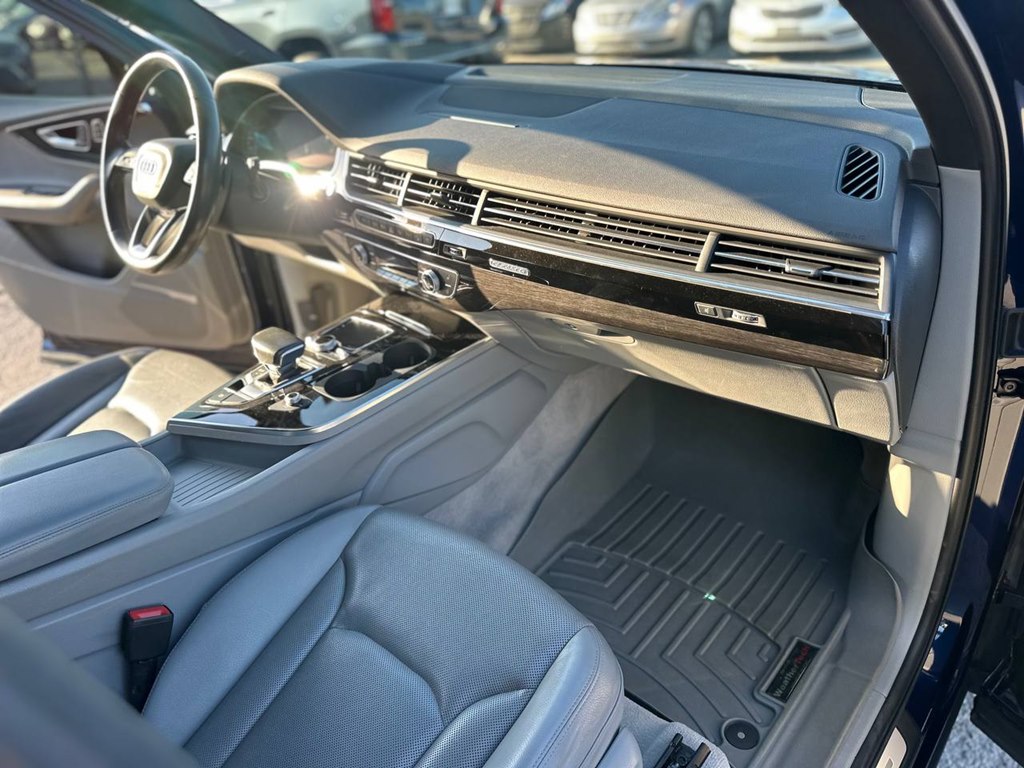 Photo 24 of this AUDI Q7