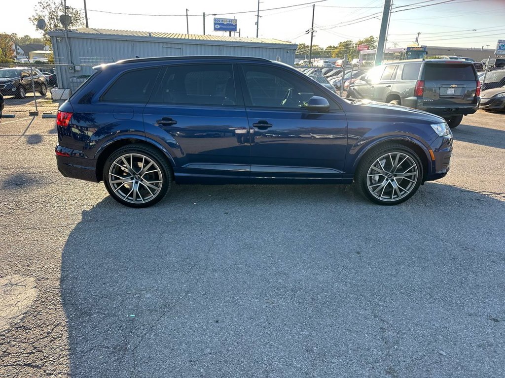 Photo 4 of this AUDI Q7