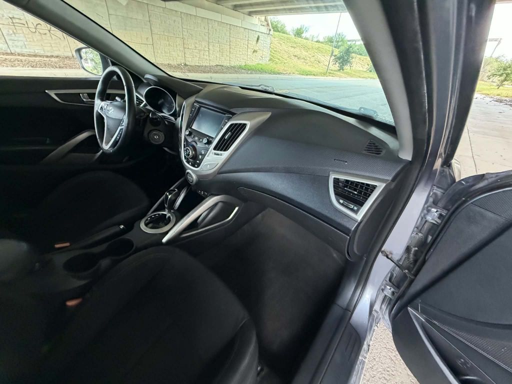 Photo 19 of this HYUNDAI VELOSTER