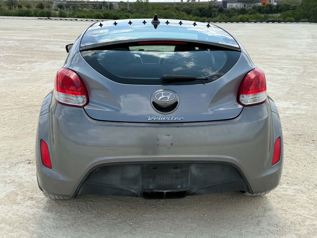 Photo 7 of this HYUNDAI VELOSTER