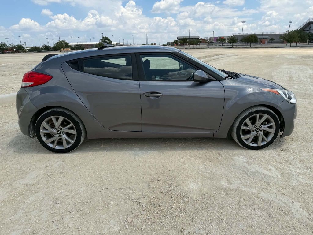 Photo 10 of this HYUNDAI VELOSTER