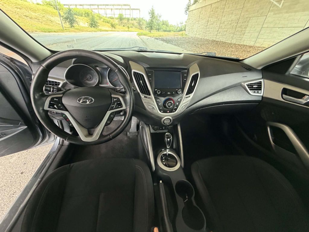 Photo 25 of this HYUNDAI VELOSTER
