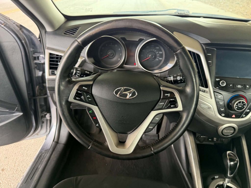 Photo 24 of this HYUNDAI VELOSTER