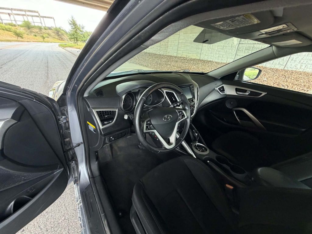 Photo 14 of this HYUNDAI VELOSTER
