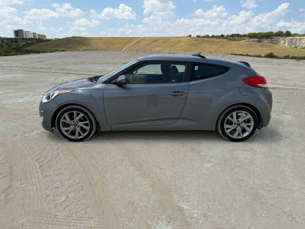 Photo 3 of this HYUNDAI VELOSTER