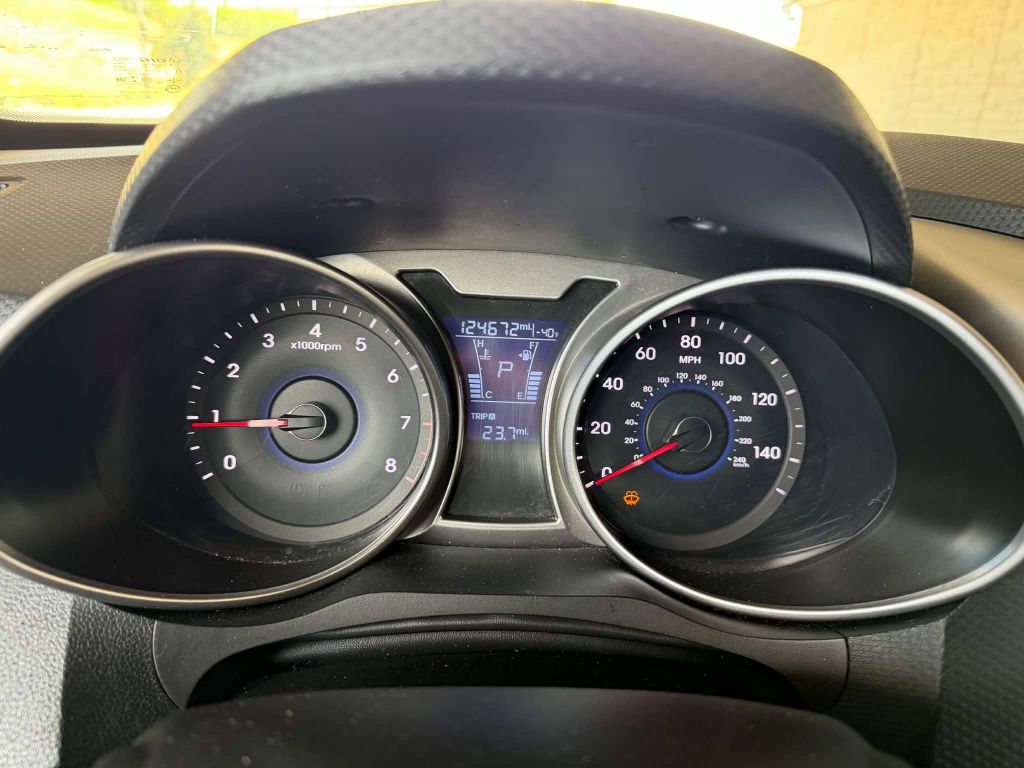 Photo 23 of this HYUNDAI VELOSTER