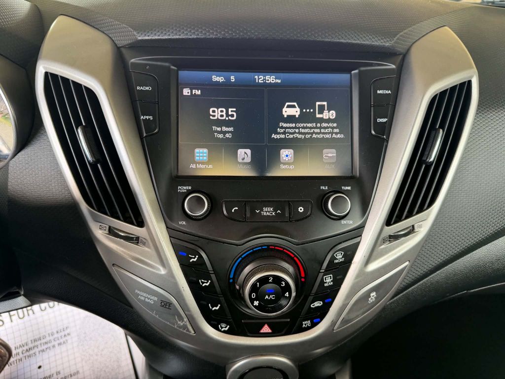 Photo 21 of this HYUNDAI VELOSTER