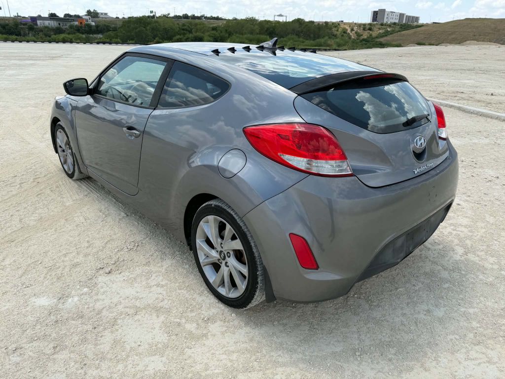 Photo 9 of this HYUNDAI VELOSTER