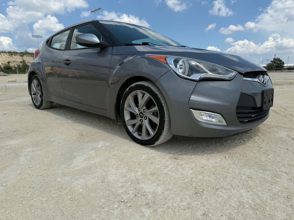 Photo 4 of this HYUNDAI VELOSTER