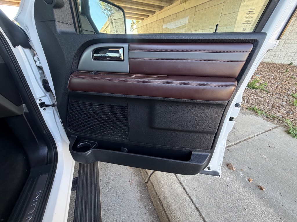 Photo 12 of this FORD EXPEDITION