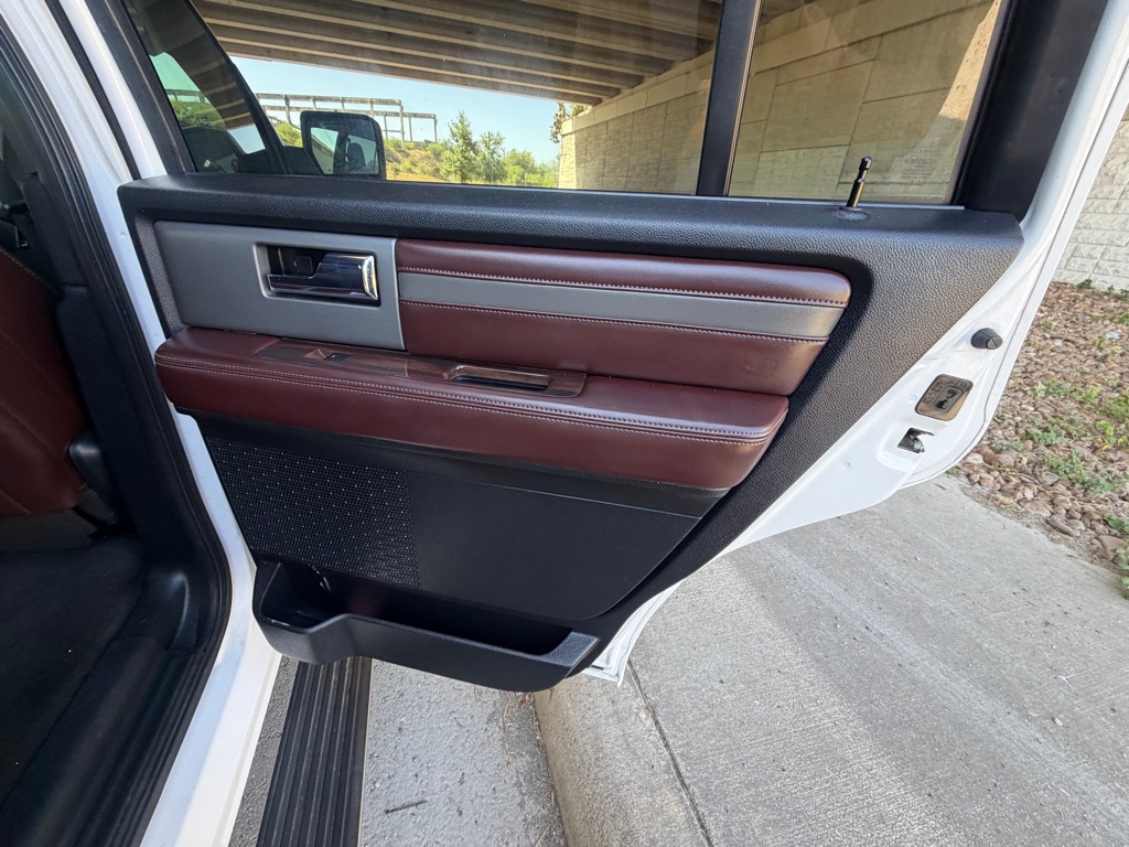 Photo 15 of this FORD EXPEDITION