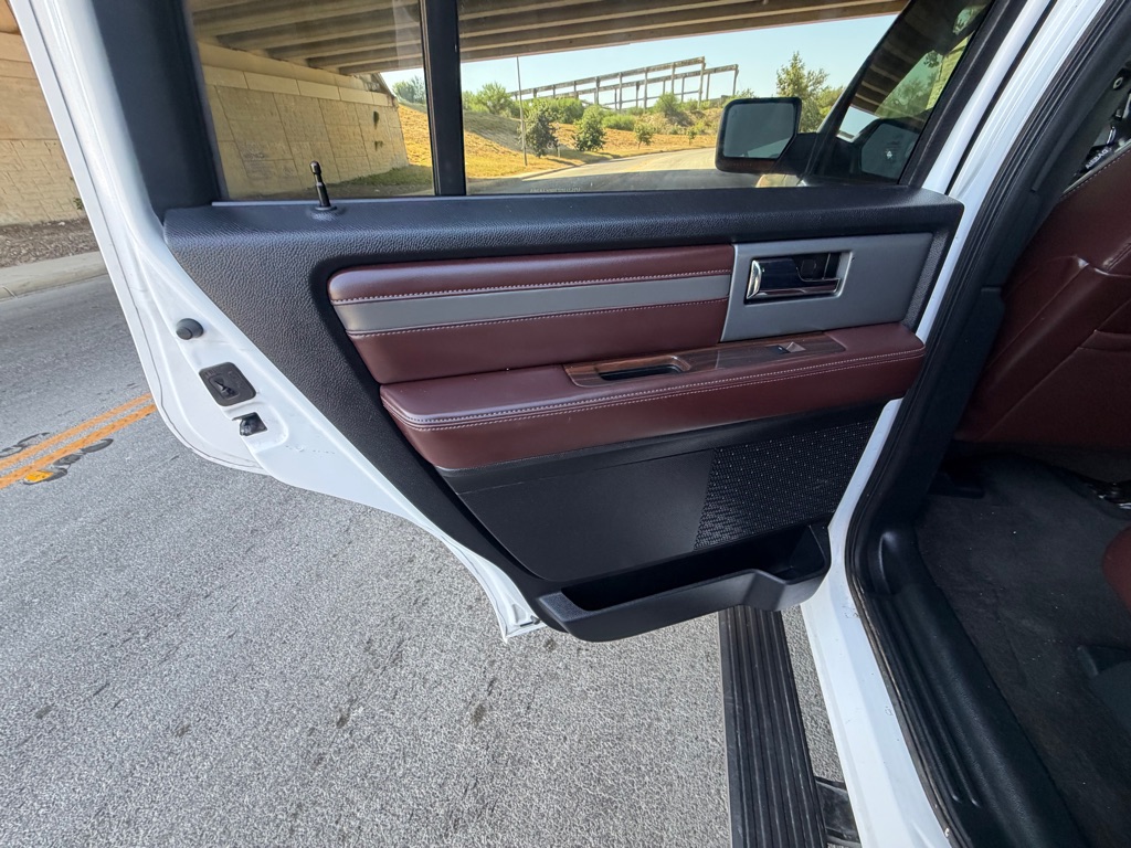 Photo 20 of this FORD EXPEDITION