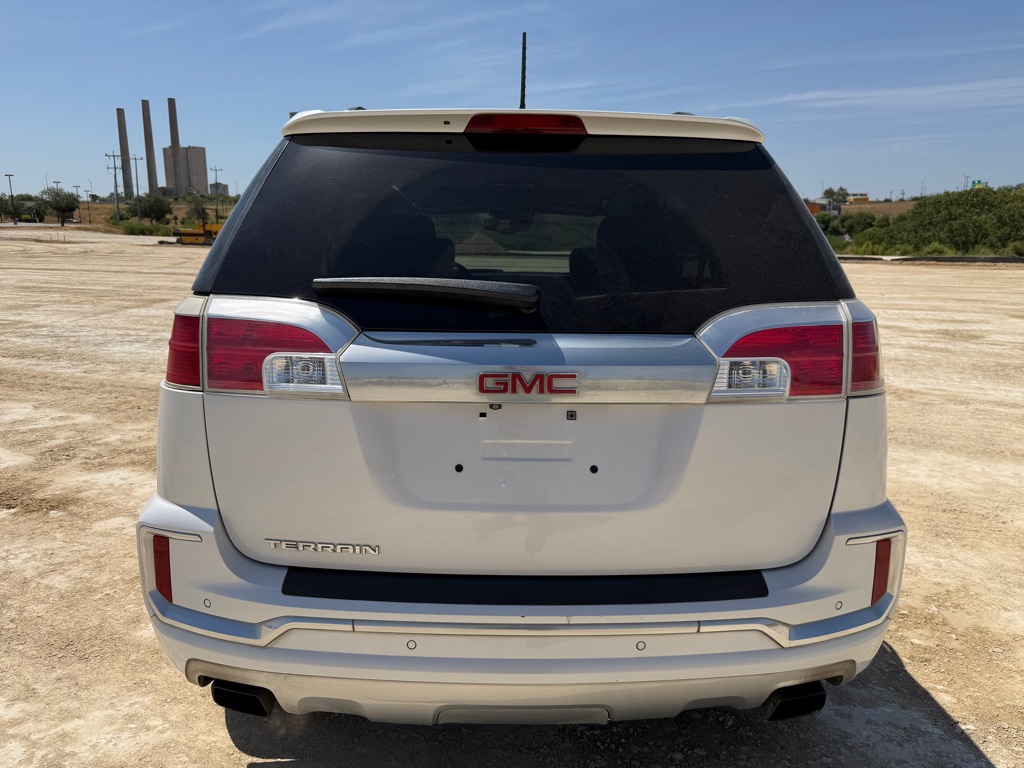 Photo 10 of this GMC TERRAIN