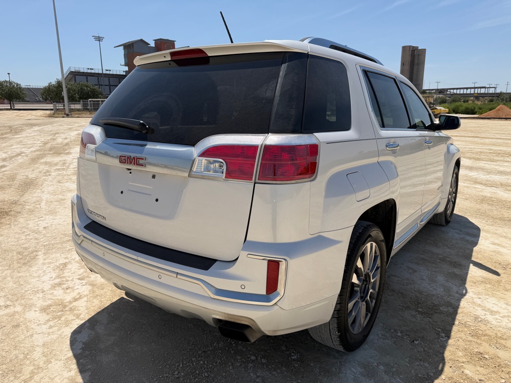 Photo 9 of this GMC TERRAIN