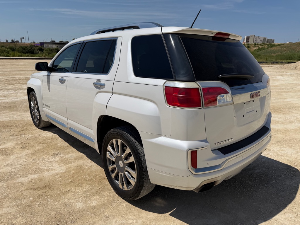 Photo 11 of this GMC TERRAIN