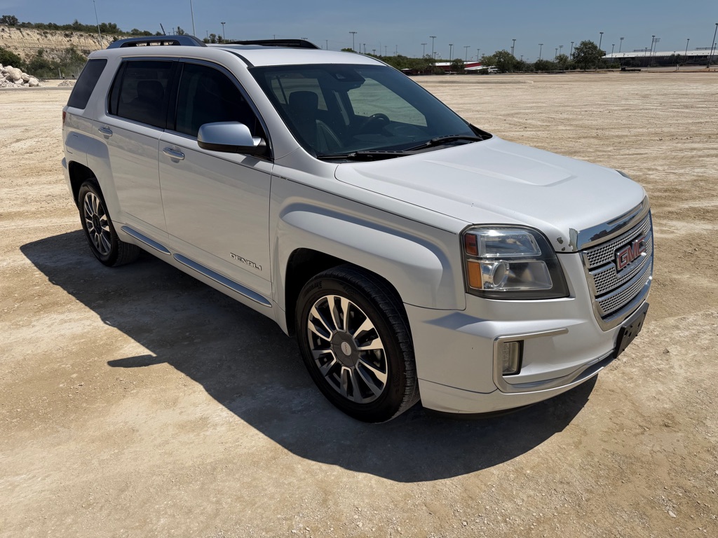 Photo 6 of this GMC TERRAIN