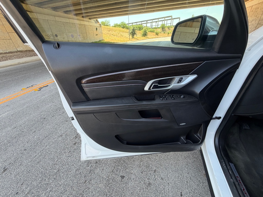 Photo 23 of this GMC TERRAIN