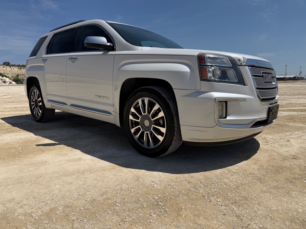 Photo 7 of this GMC TERRAIN