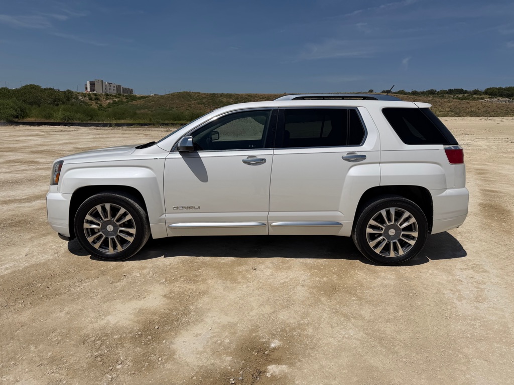 Photo 3 of this GMC TERRAIN