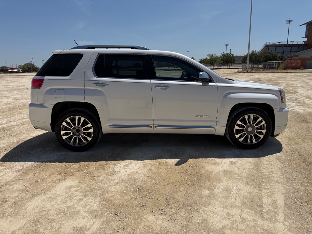 Photo 8 of this GMC TERRAIN