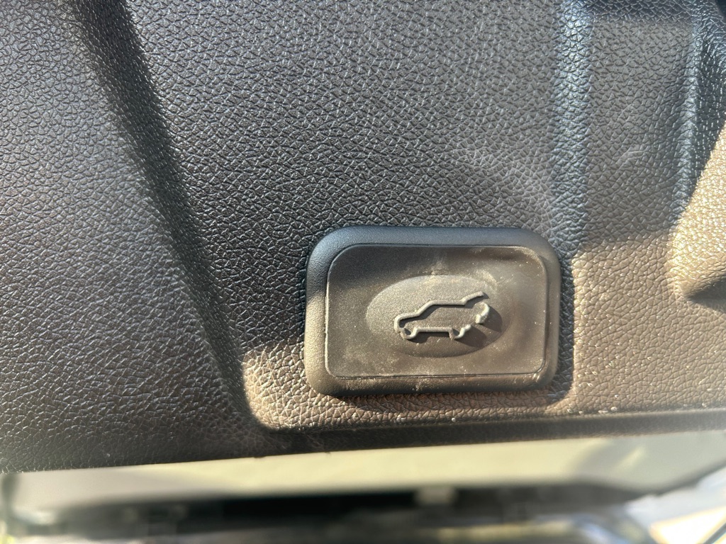 Photo 8 of this CHEVROLET TRAVERSE