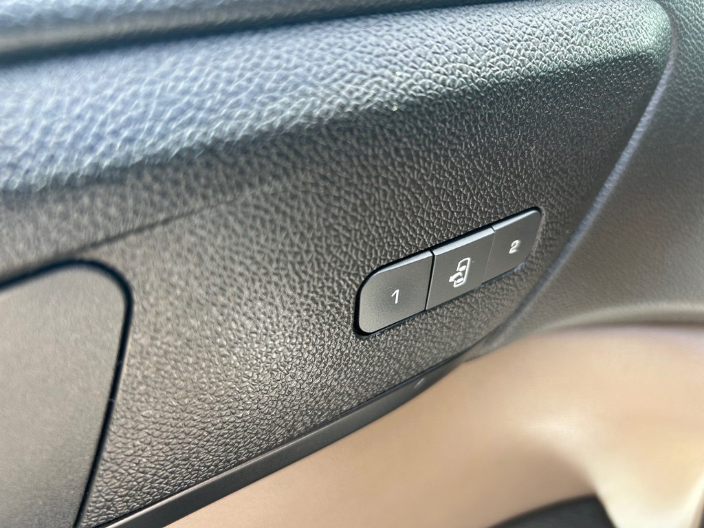 Photo 14 of this GMC ACADIA LIMITED