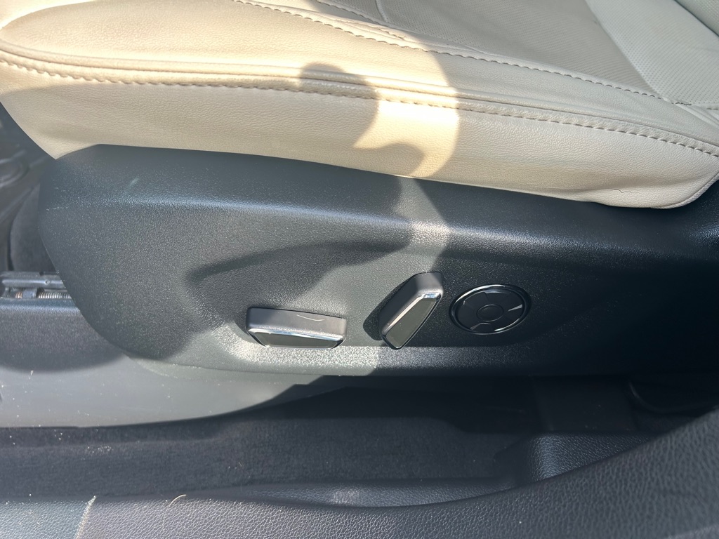 Photo 13 of this FORD EXPLORER