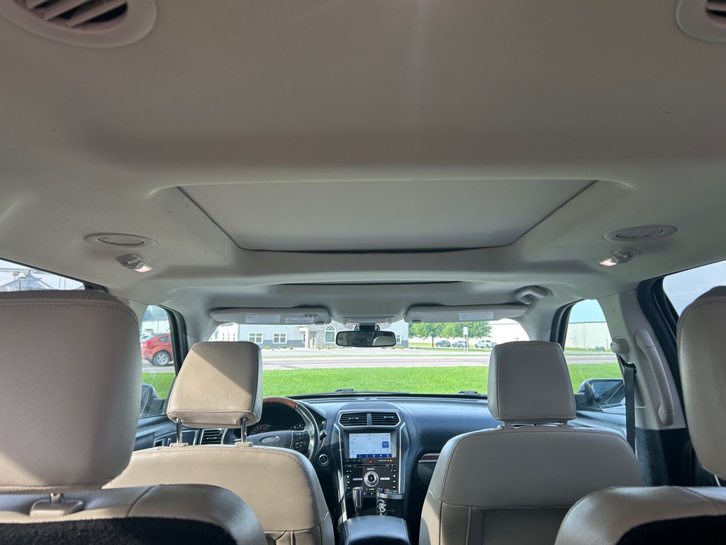 Photo 6 of this FORD EXPLORER