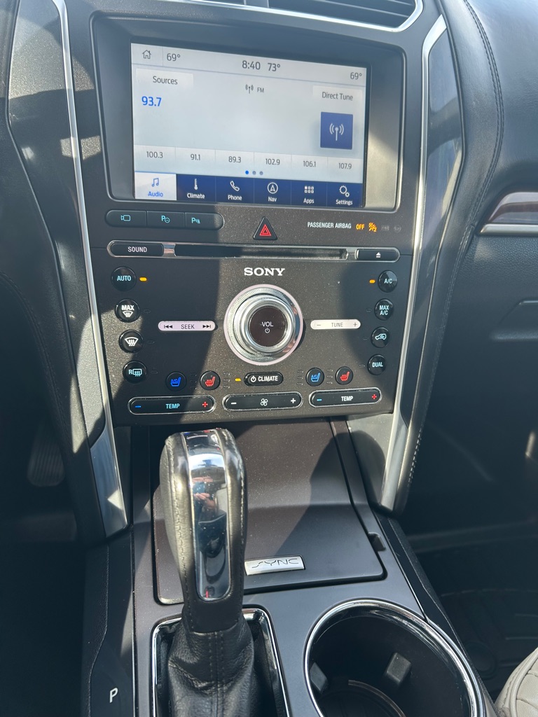 Photo 22 of this FORD EXPLORER