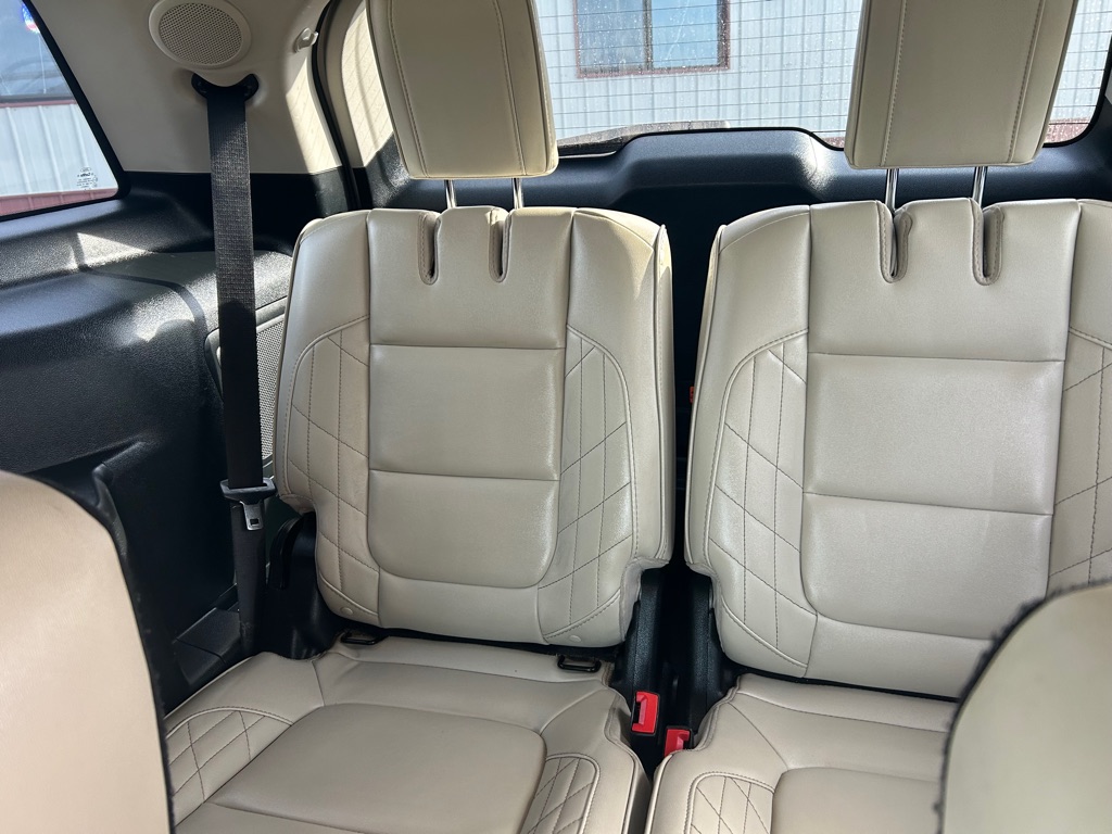 Photo 10 of this FORD EXPLORER