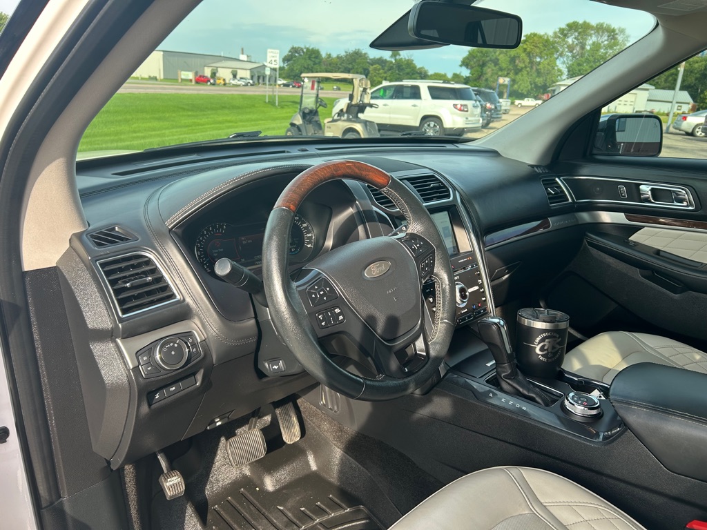 Photo 14 of this FORD EXPLORER