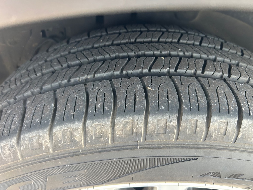 Photo 4 of this FORD EXPLORER