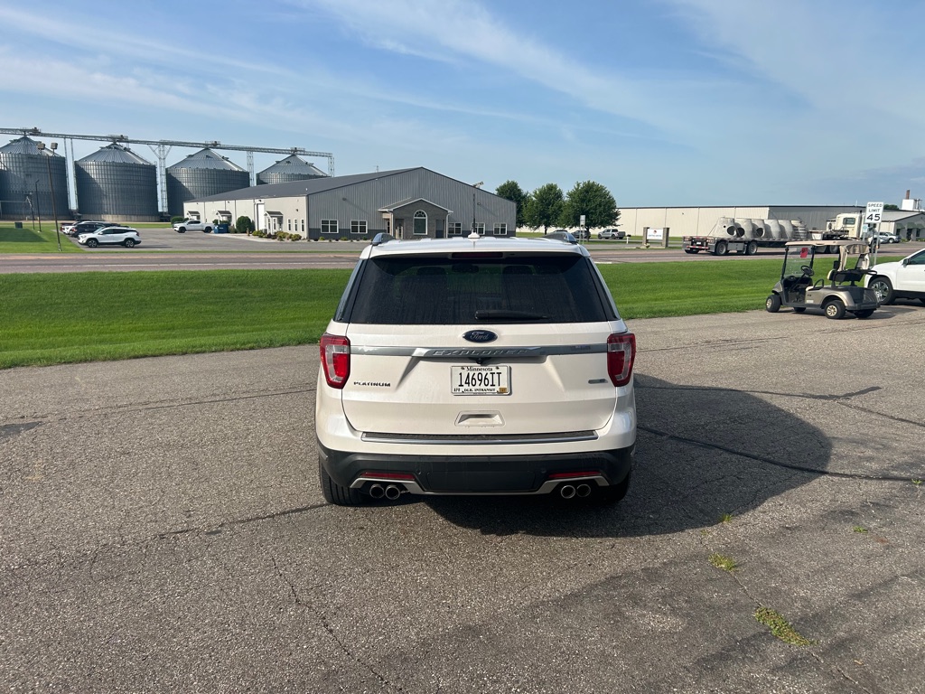 Photo 3 of this FORD EXPLORER