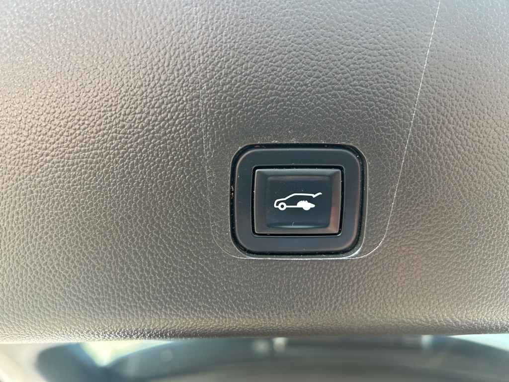 Photo 8 of this CHEVROLET TRAVERSE