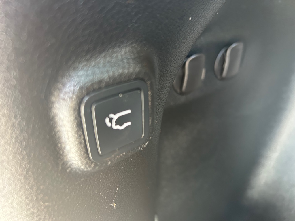 Photo 8 of this JEEP CHEROKEE