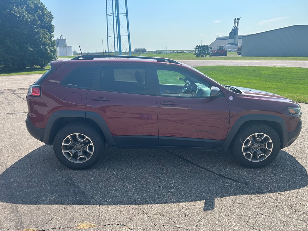 Photo 3 of this JEEP CHEROKEE