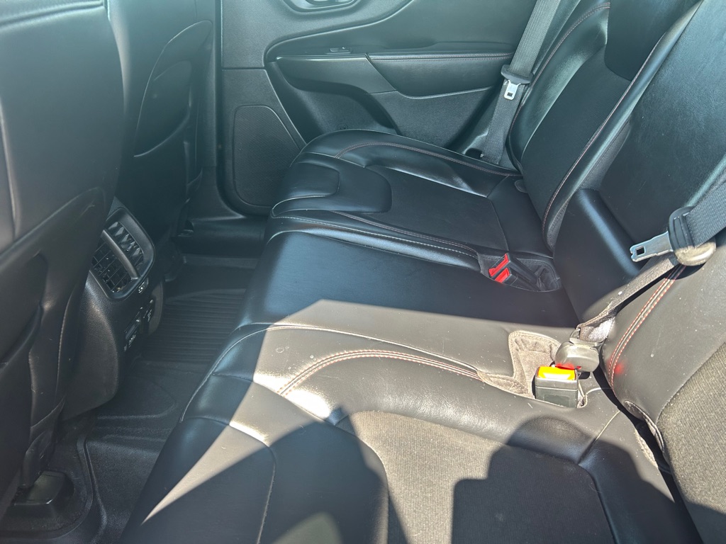 Photo 10 of this JEEP CHEROKEE