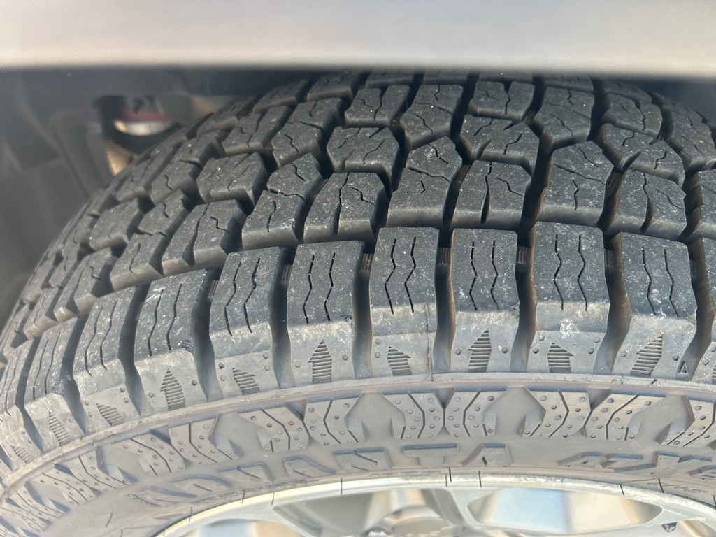 Photo 5 of this JEEP CHEROKEE