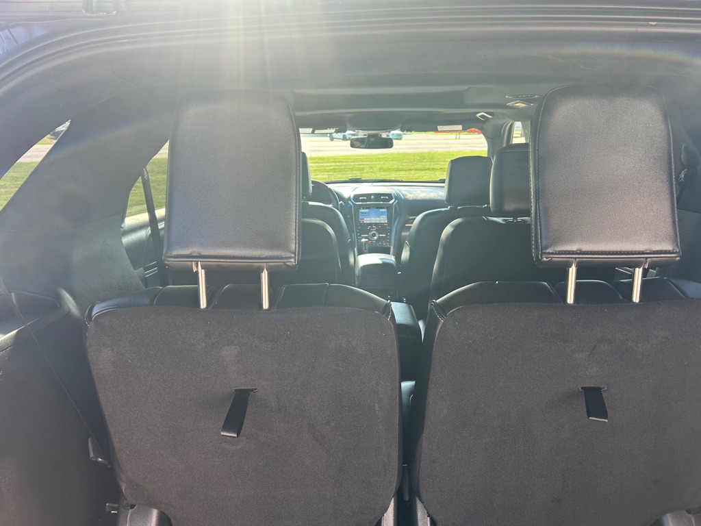 Photo 6 of this FORD EXPLORER