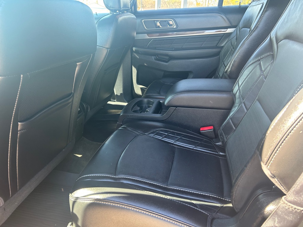Photo 12 of this FORD EXPLORER