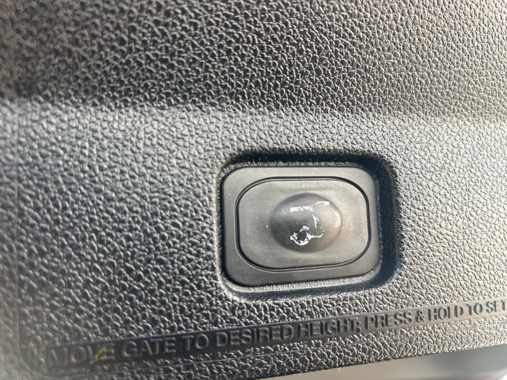 Photo 9 of this FORD EXPLORER