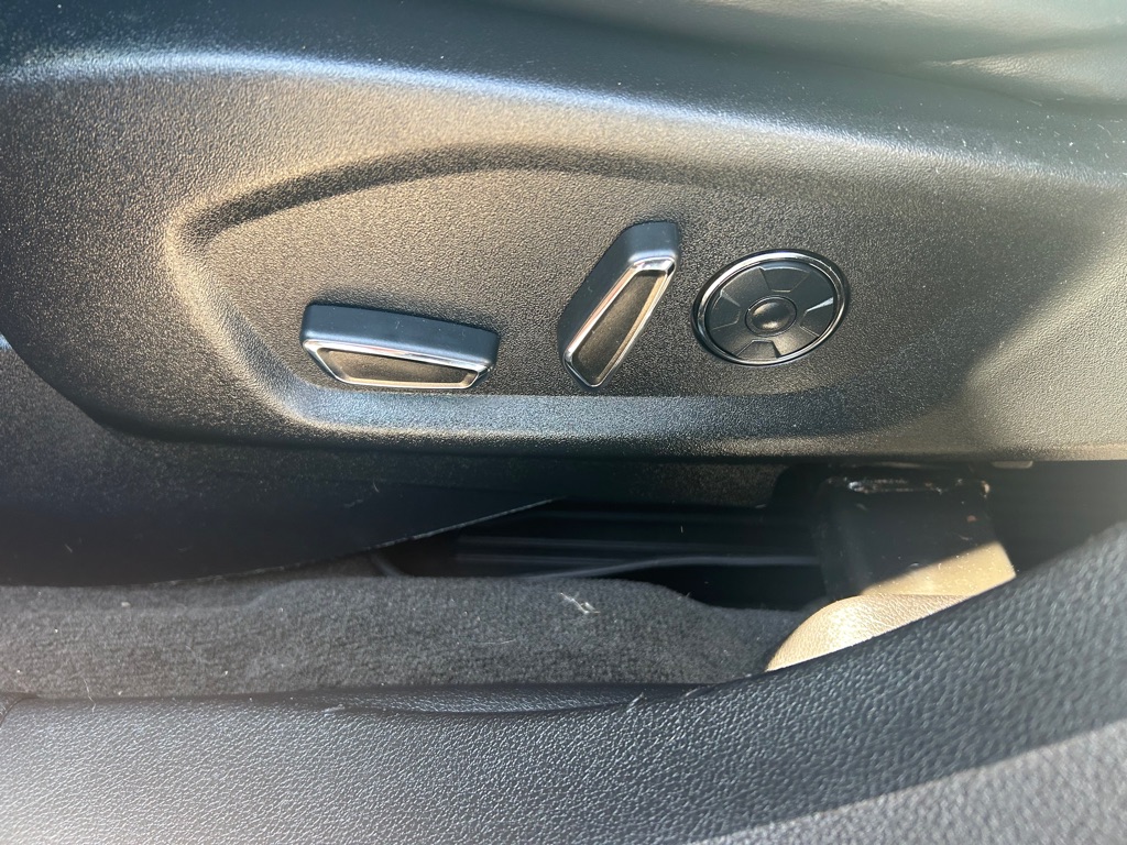 Photo 16 of this FORD EXPLORER