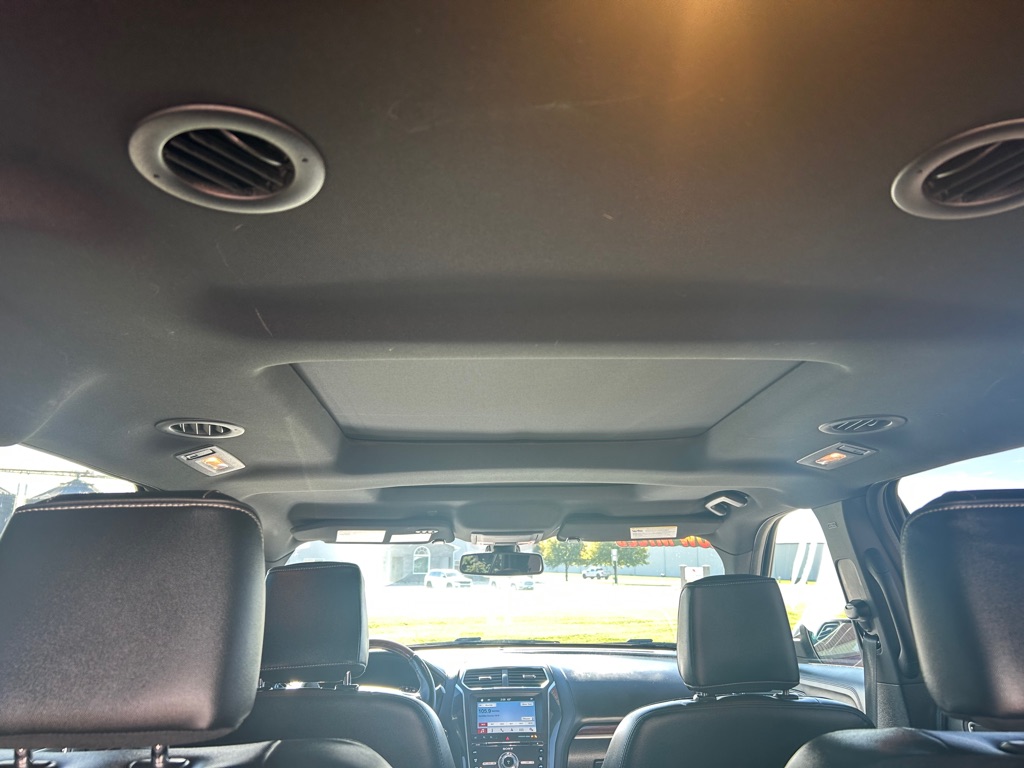 Photo 8 of this FORD EXPLORER