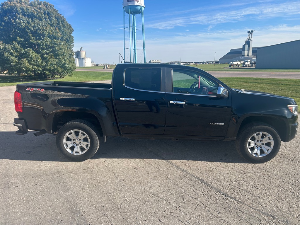Photo 2 of this CHEVROLET COLORADO