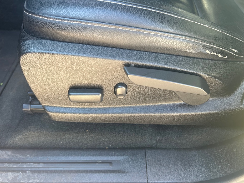 Photo 10 of this CHEVROLET COLORADO