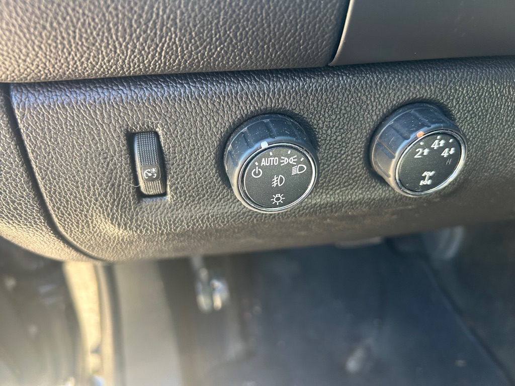 Photo 12 of this CHEVROLET COLORADO
